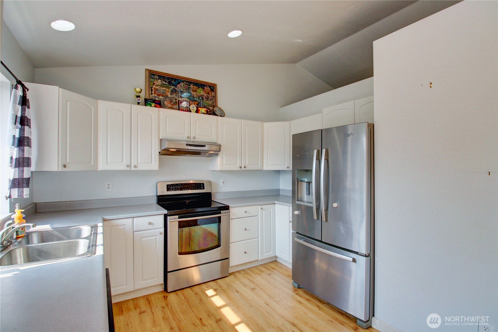 15355 Heintz Avenue Property Photo 10