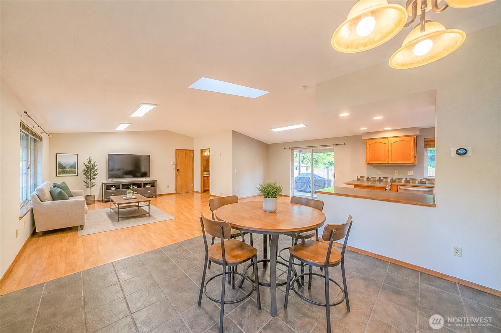 704 105th Place Property Photo 2