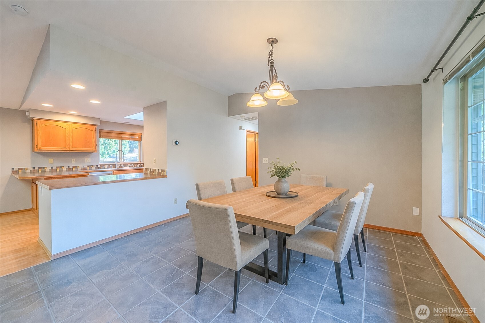 704 105th Place Property Photo 3