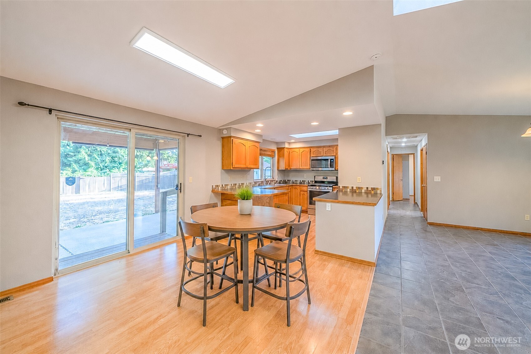704 105th Place Property Photo 4
