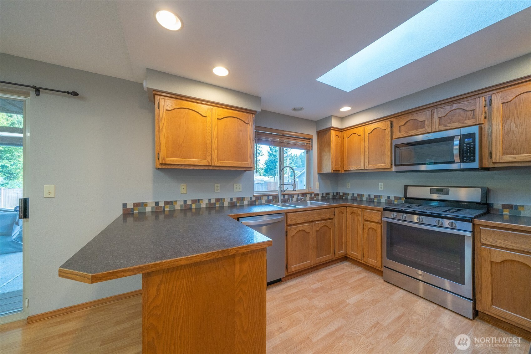 704 105th Place Property Photo 6