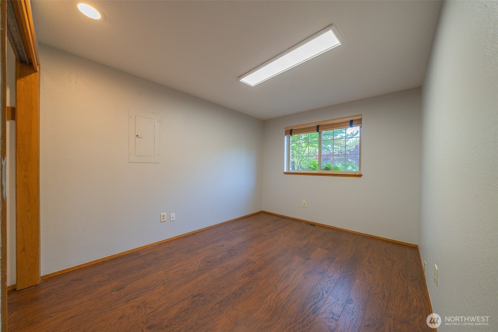 704 105th Place Property Photo 11