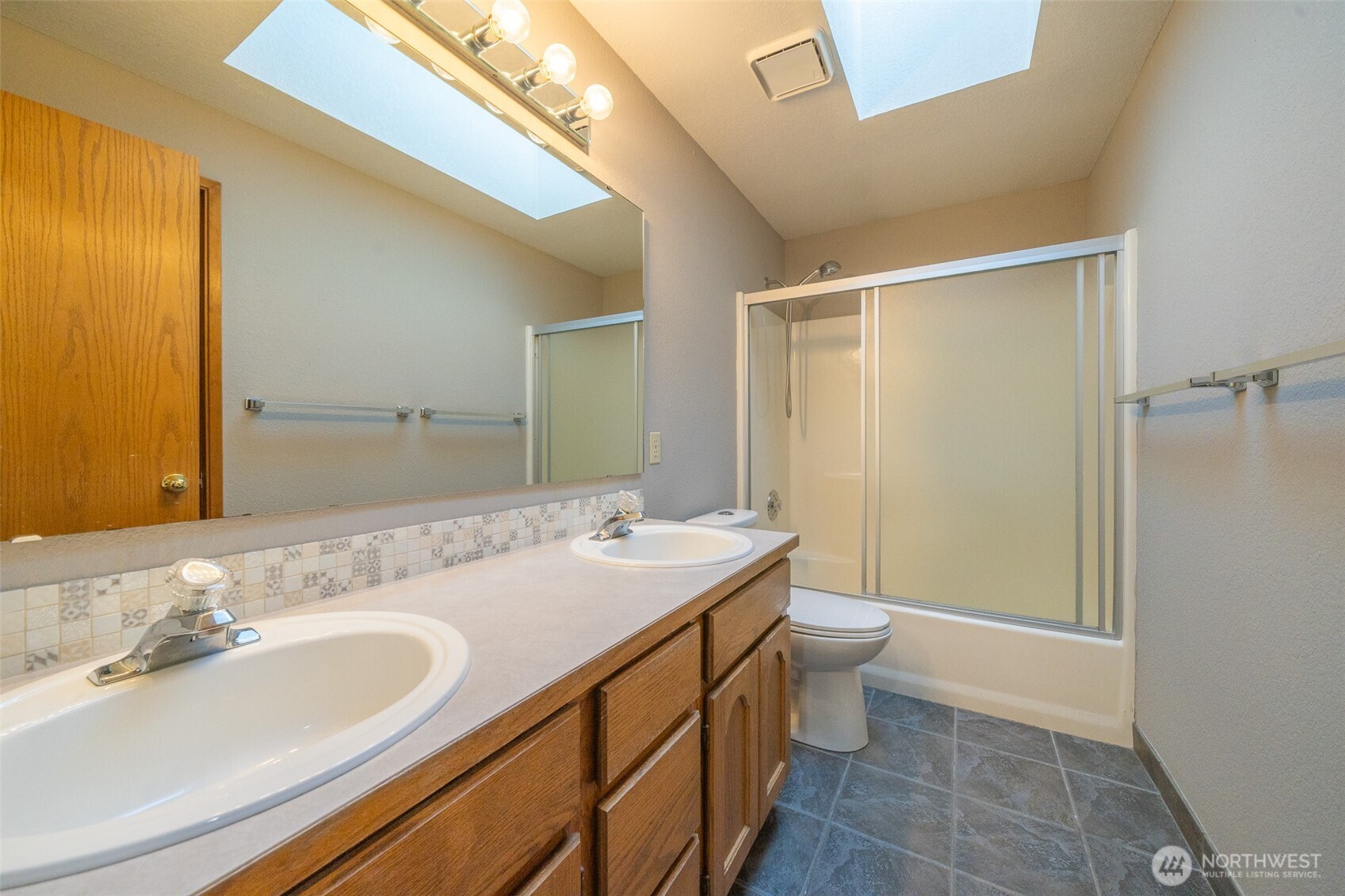 704 105th Place Property Photo 12