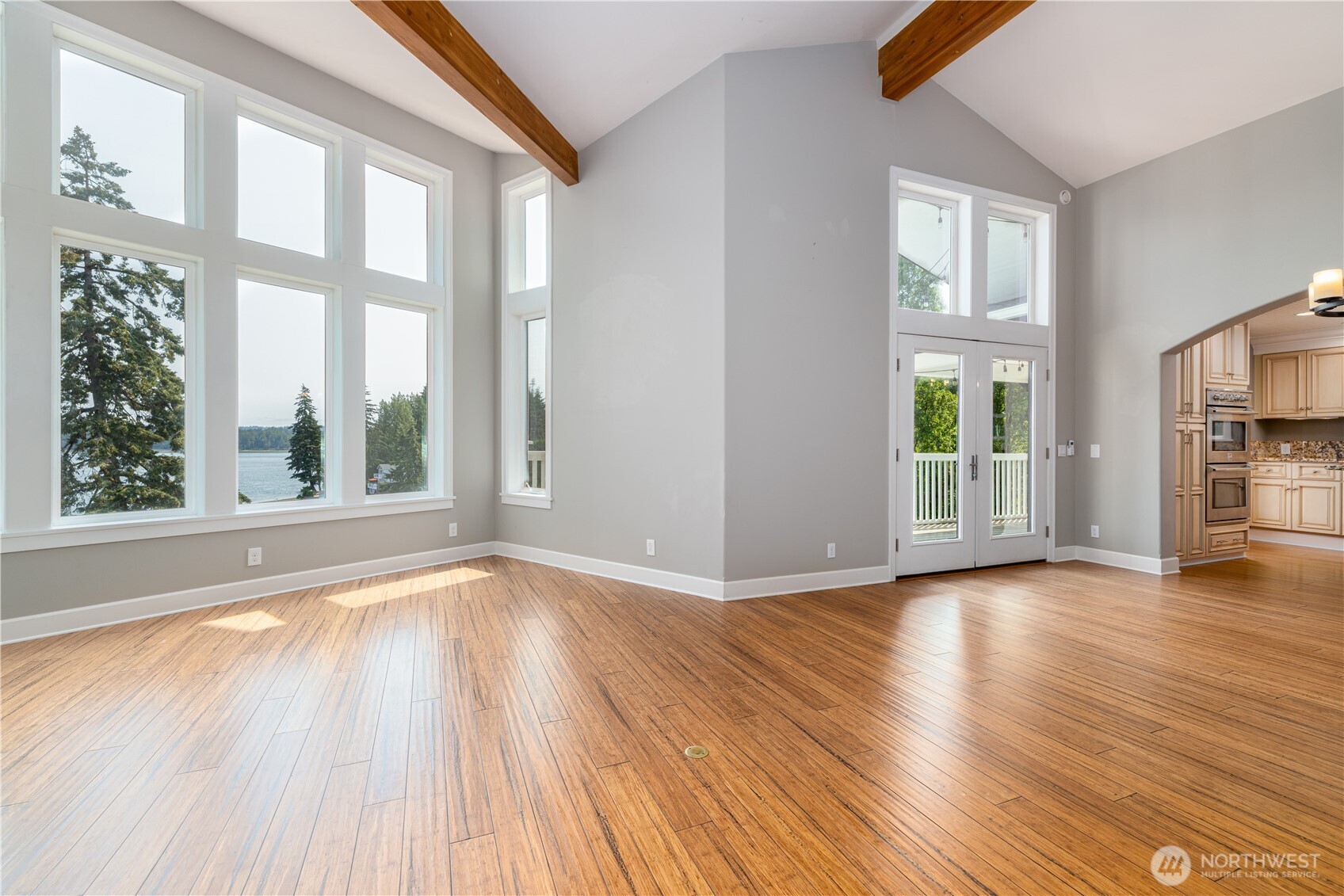 2142 Island Drive Property Photo 5