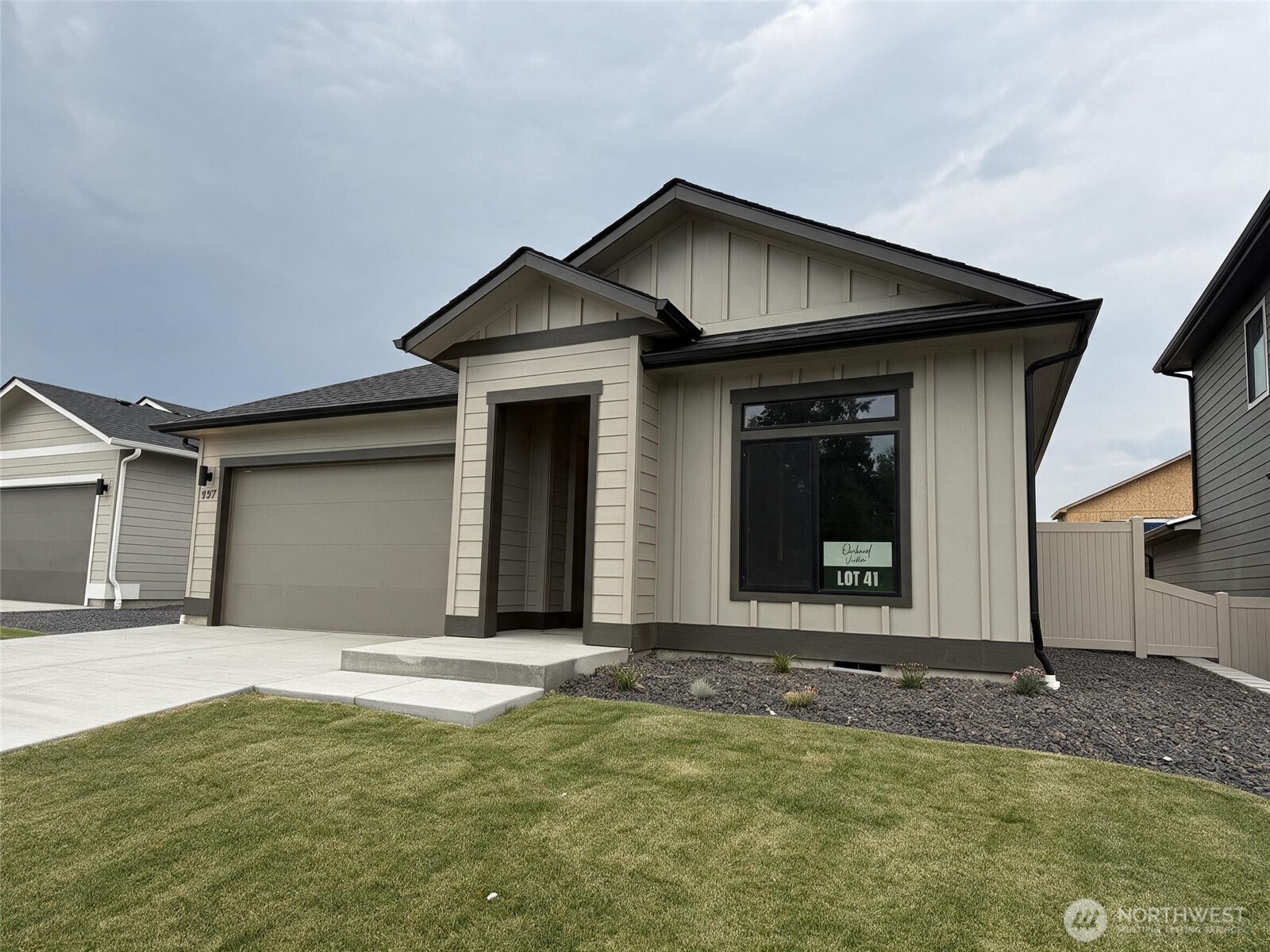 557 S Oasis Loop Property Photo 1
