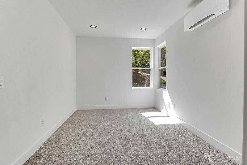 5921 164th Street Property Photo 15
