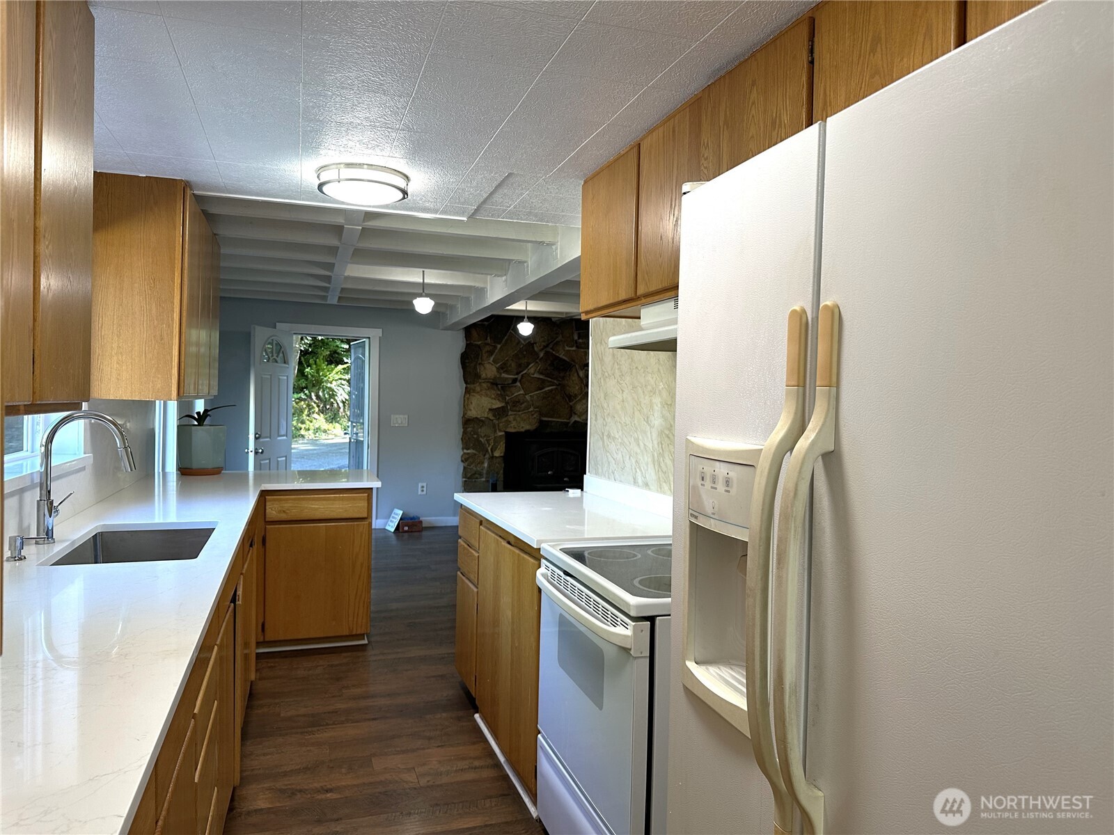 161 E Forest Drive Property Photo 4