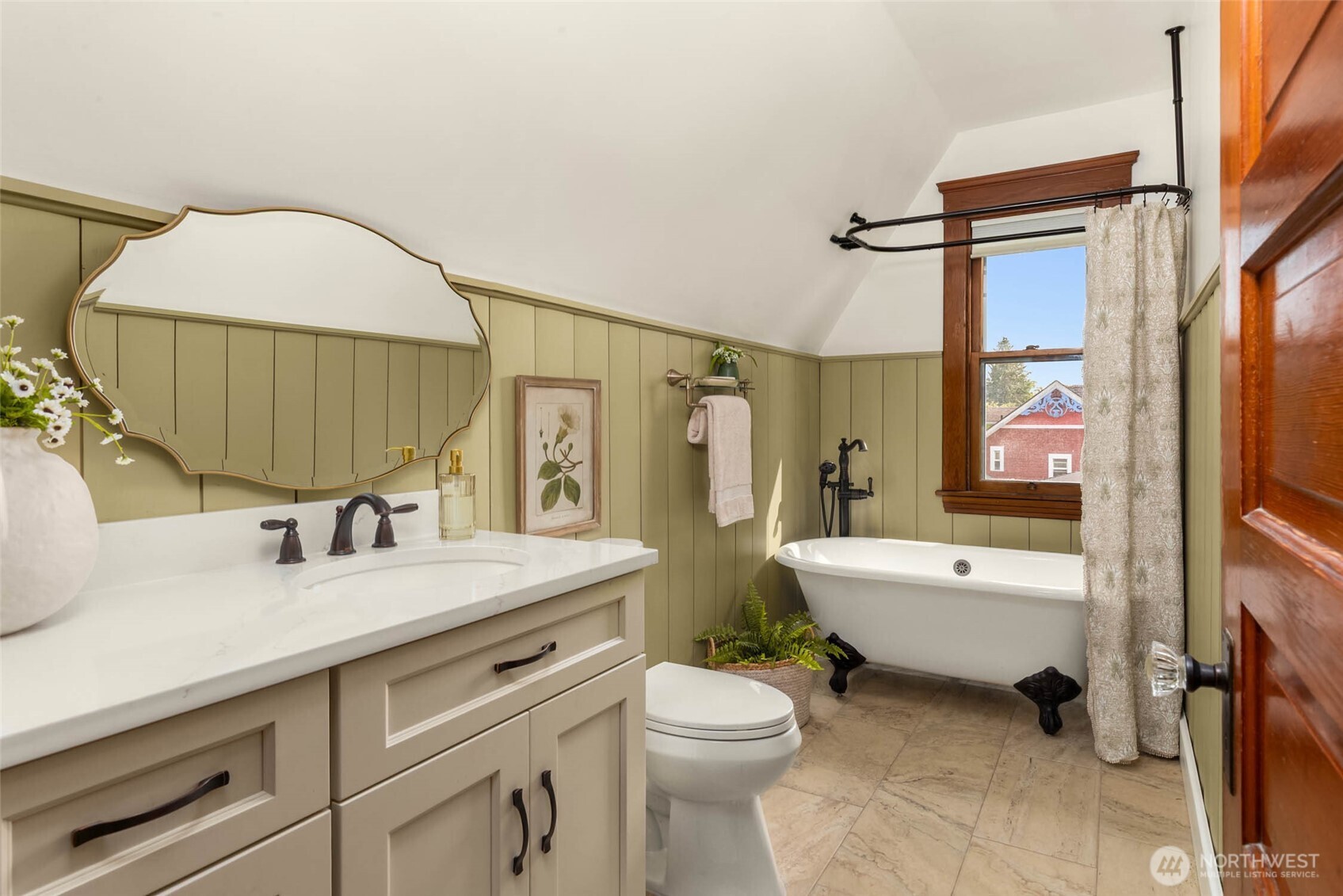 317 Avenue B Property Photo 19