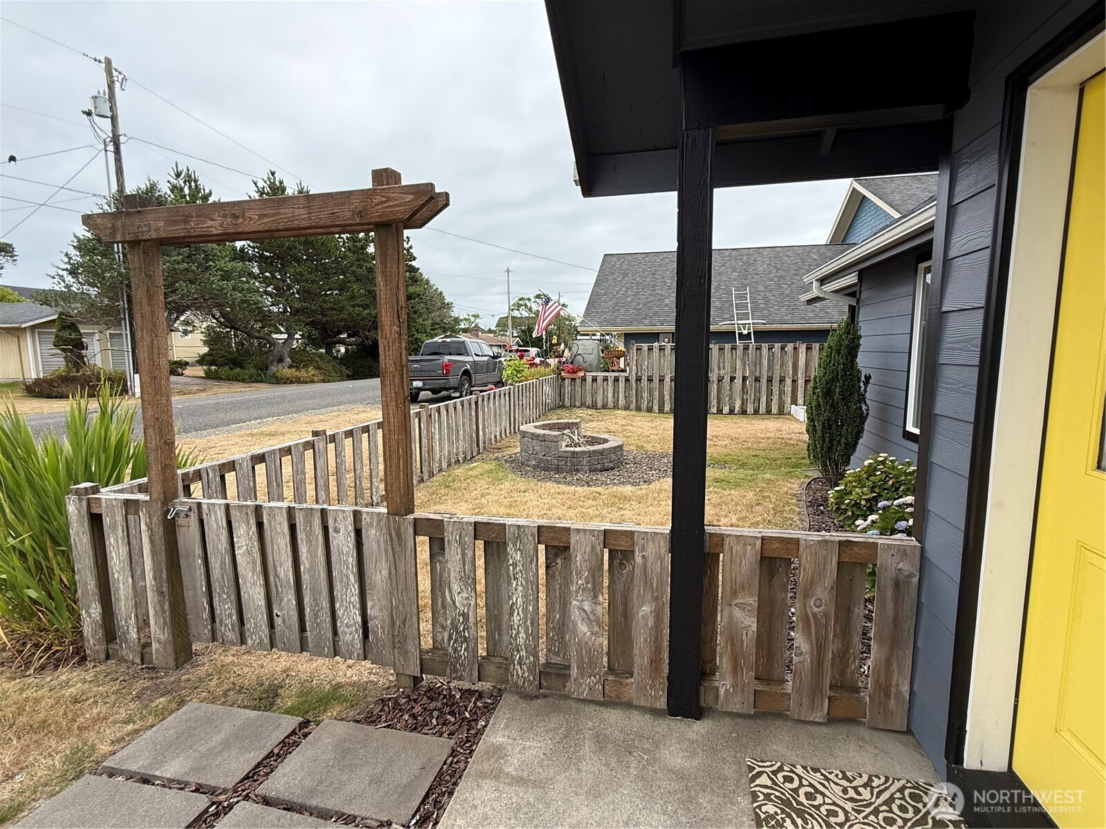 26209 N Place Property Photo 6