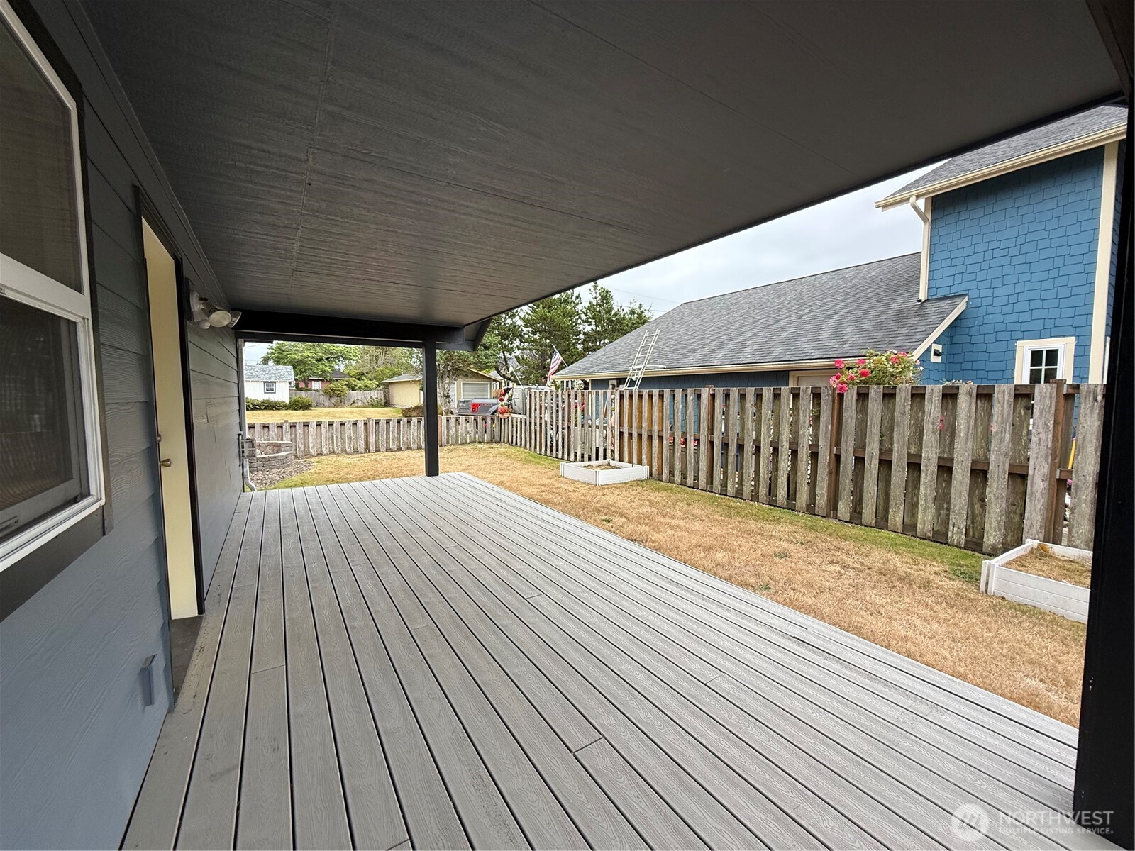 26209 N Place Property Photo 8
