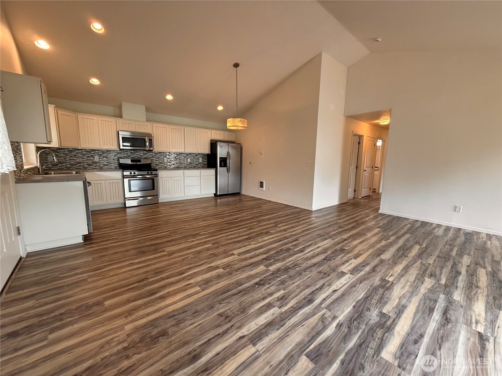 26209 N Place Property Photo 11