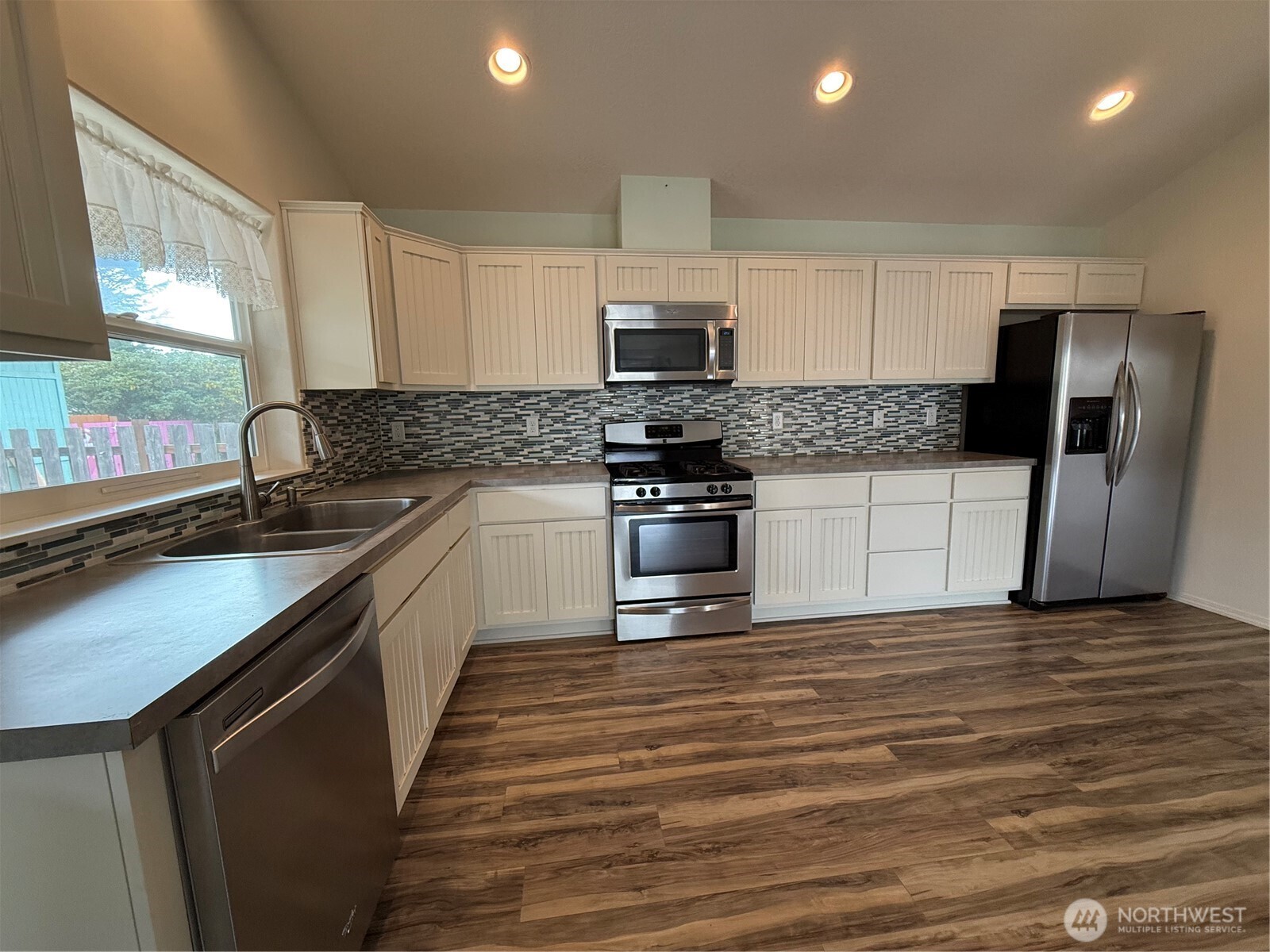 26209 N Place Property Photo 12