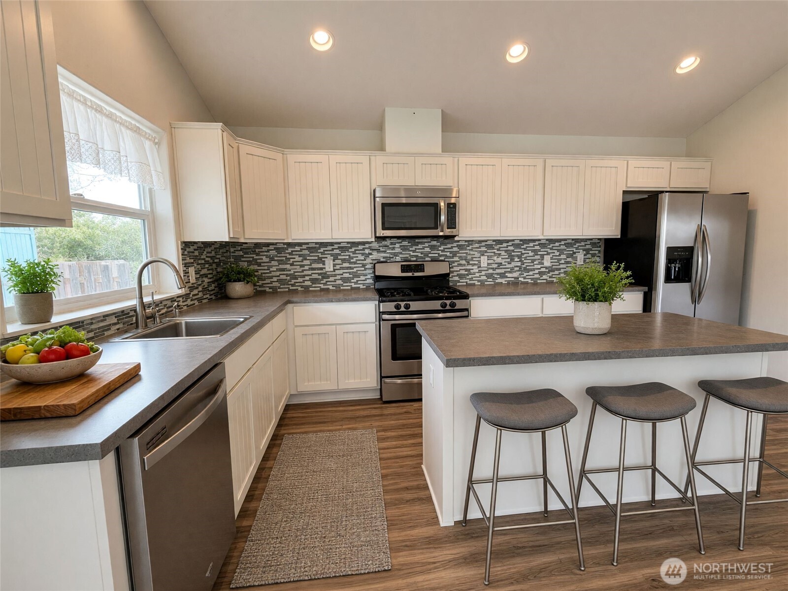 26209 N Place Property Photo 13