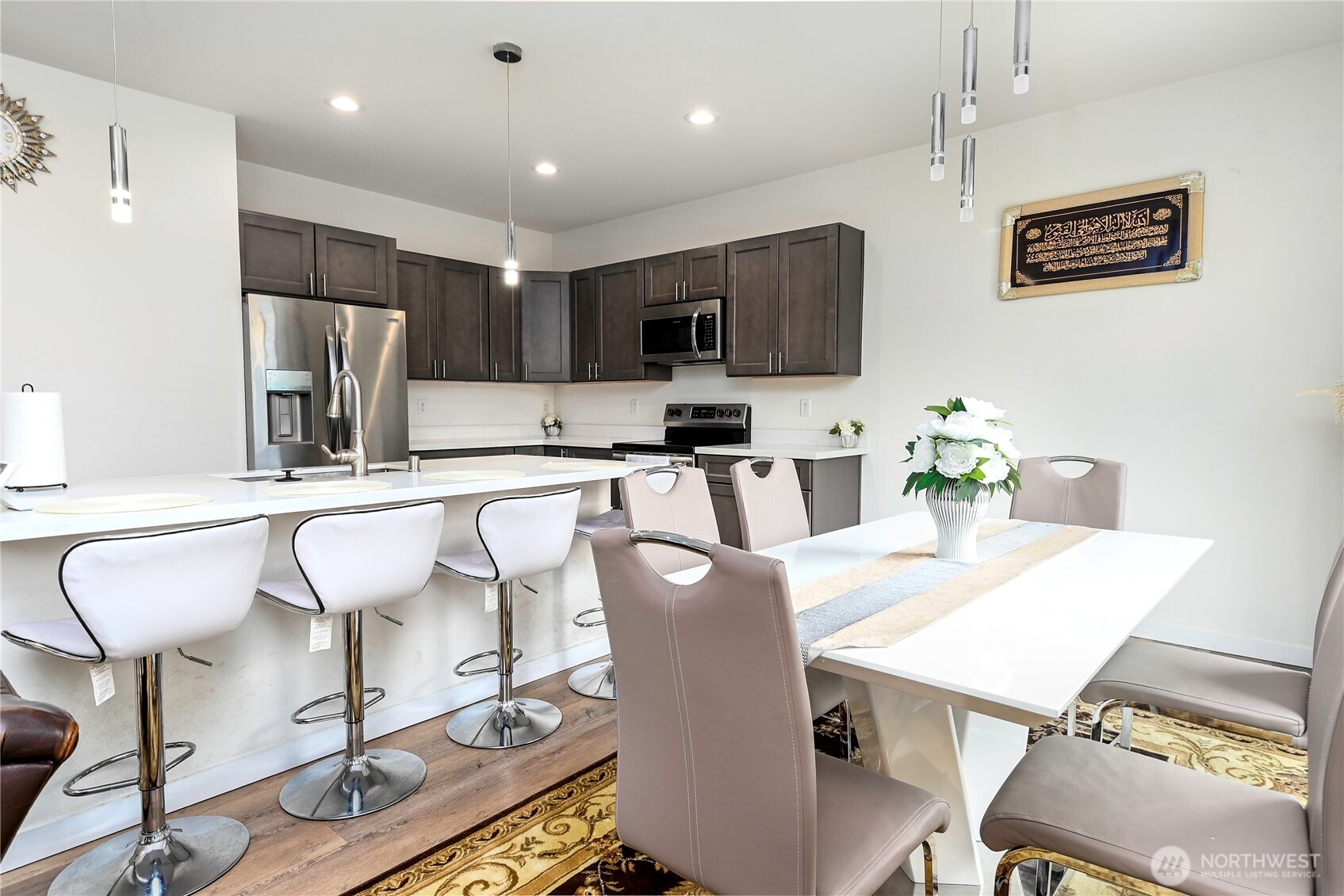 11512 3rd Place B Property Photo 6