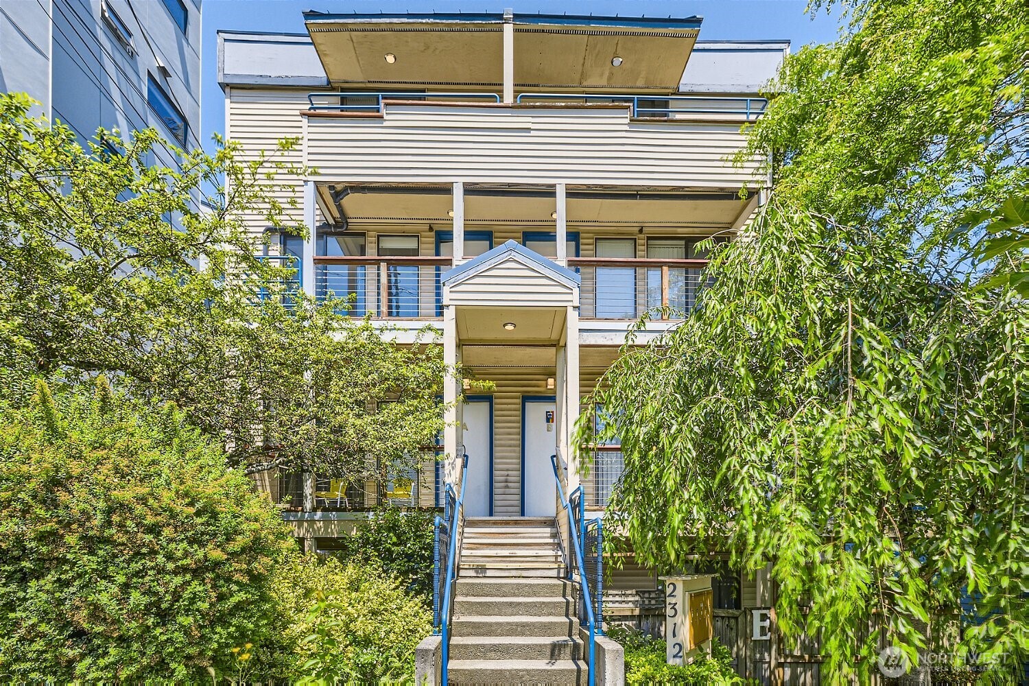 2312 E Denny Way Property Photo 1