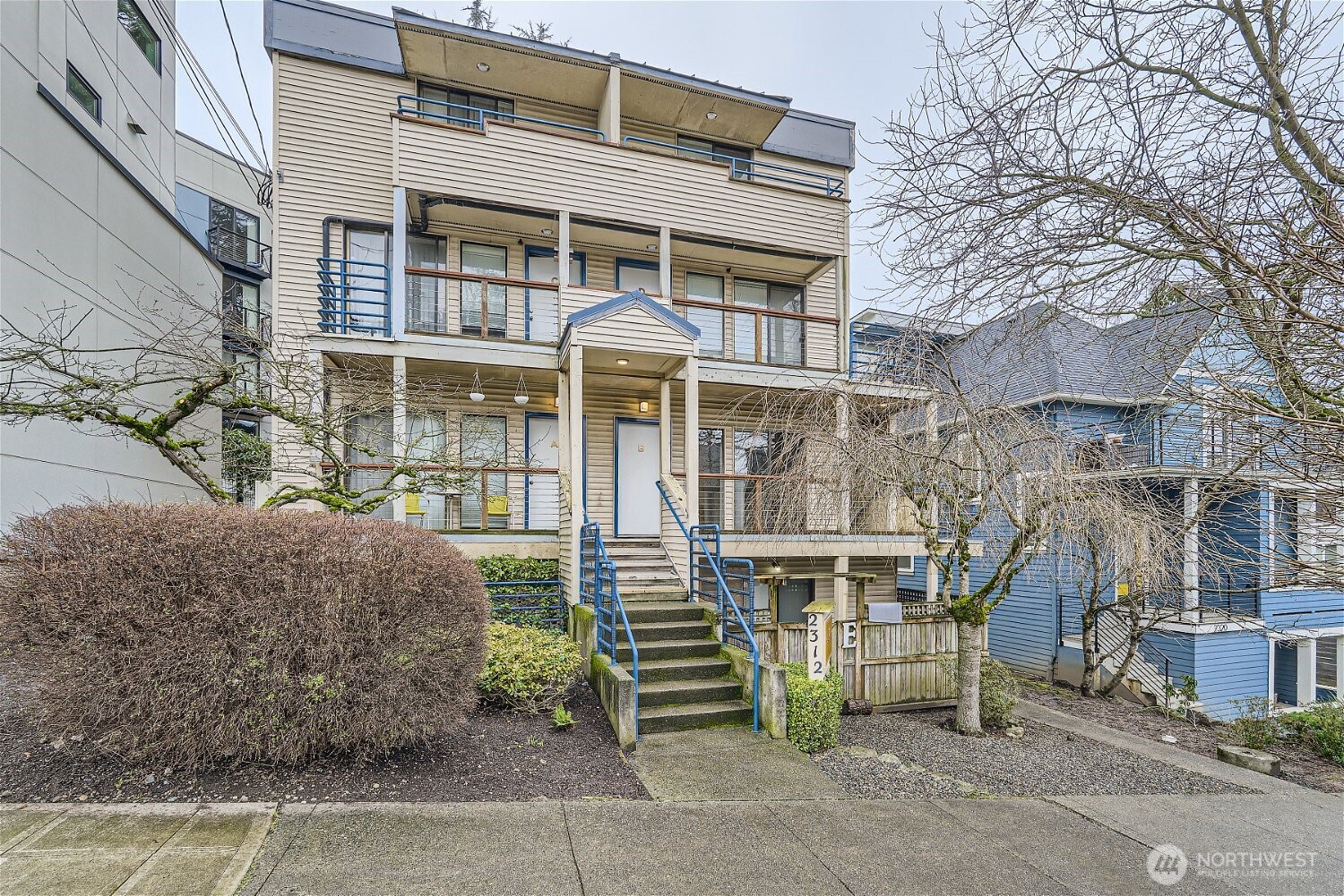2312 E Denny Way Property Photo 2
