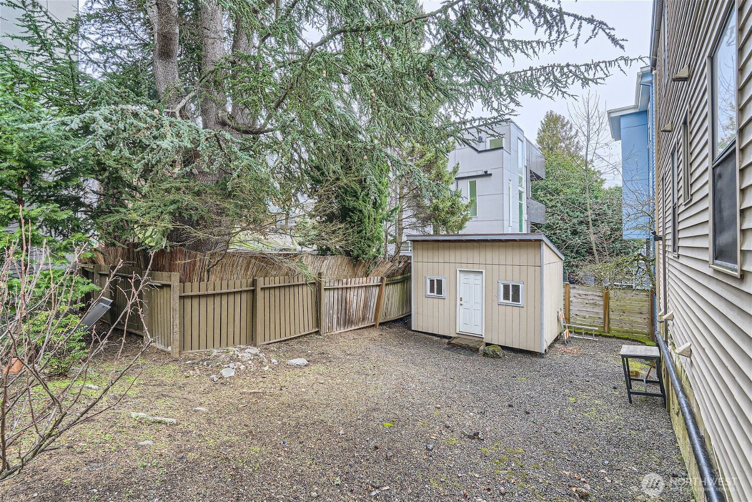 2312 E Denny Way Property Photo 3