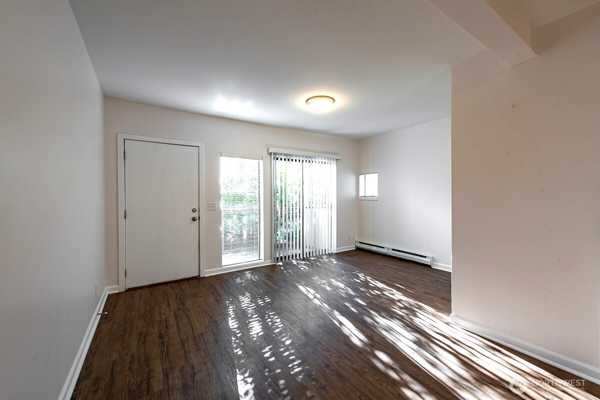 2312 E Denny Way Property Photo 4