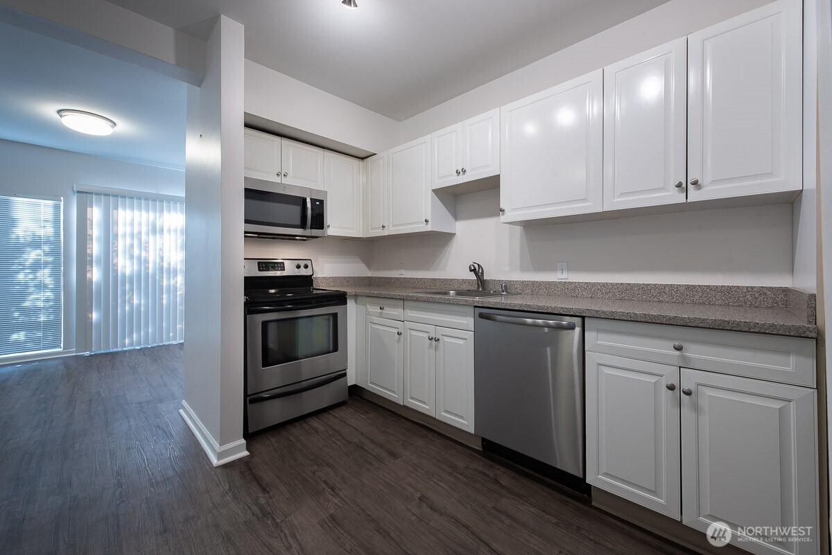 2312 E Denny Way Property Photo 5