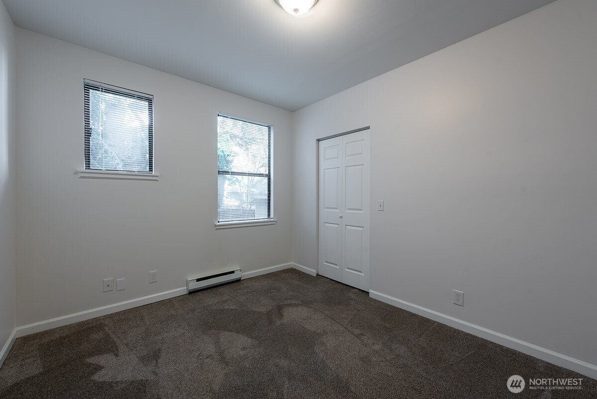 2312 E Denny Way Property Photo 6