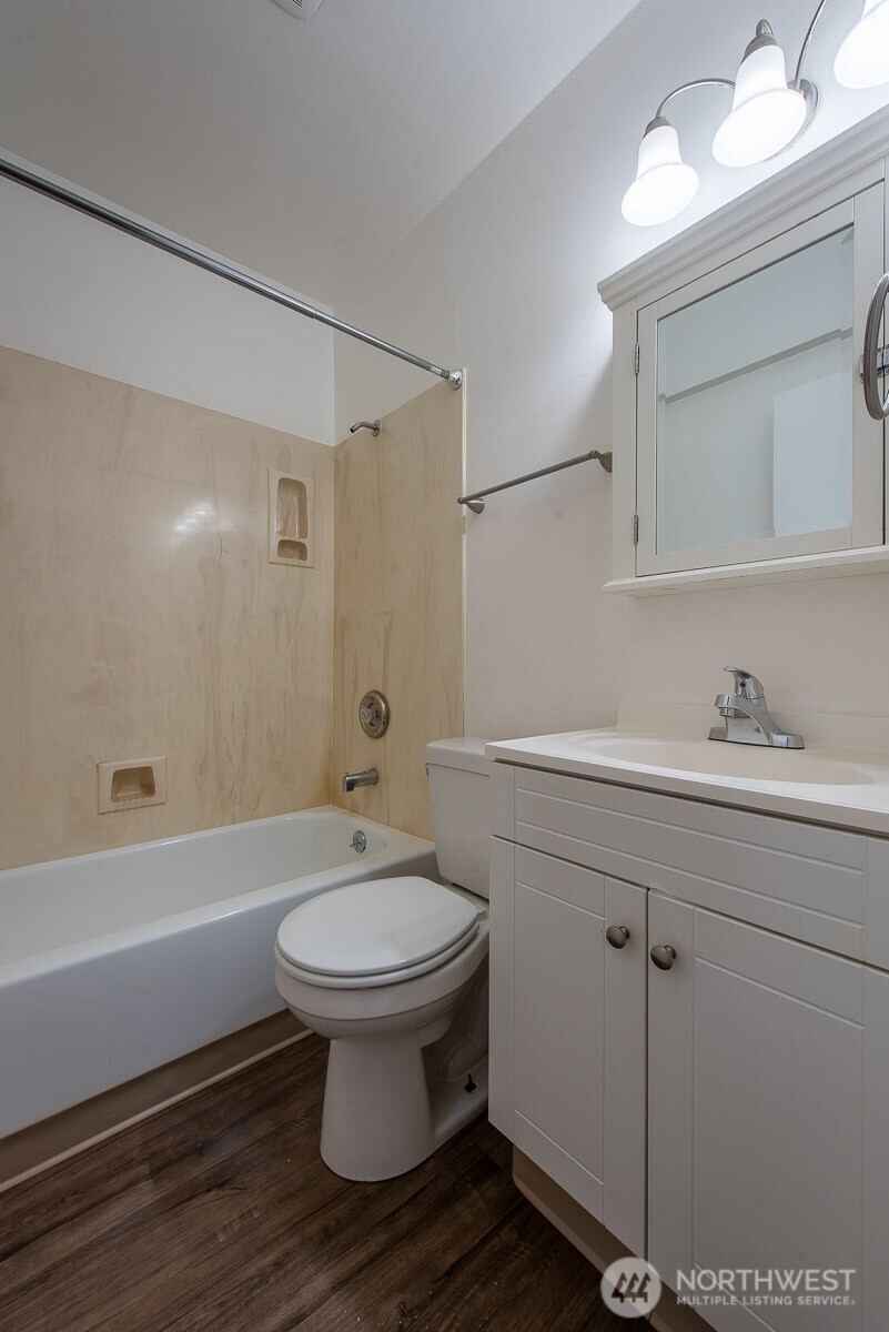 2312 E Denny Way Property Photo 7