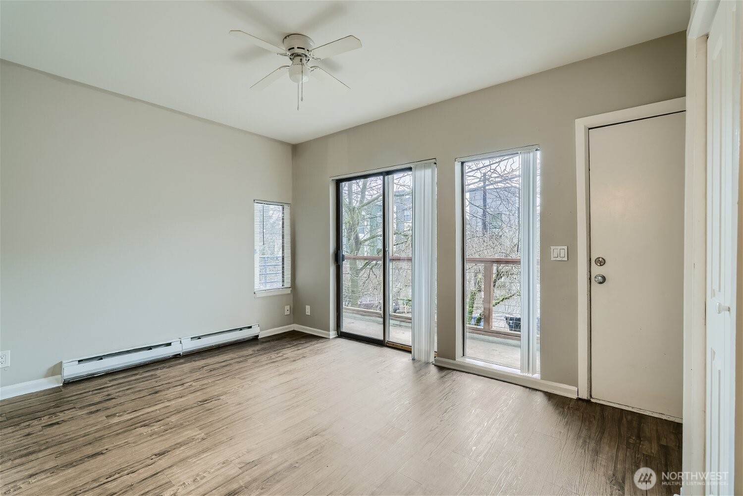 2312 E Denny Way Property Photo 8