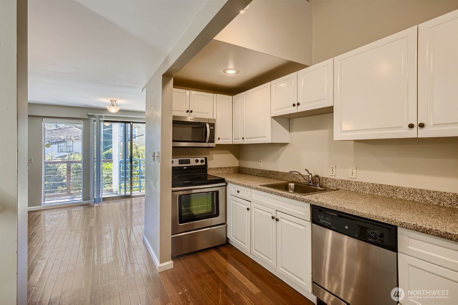 2312 E Denny Way Property Photo 15