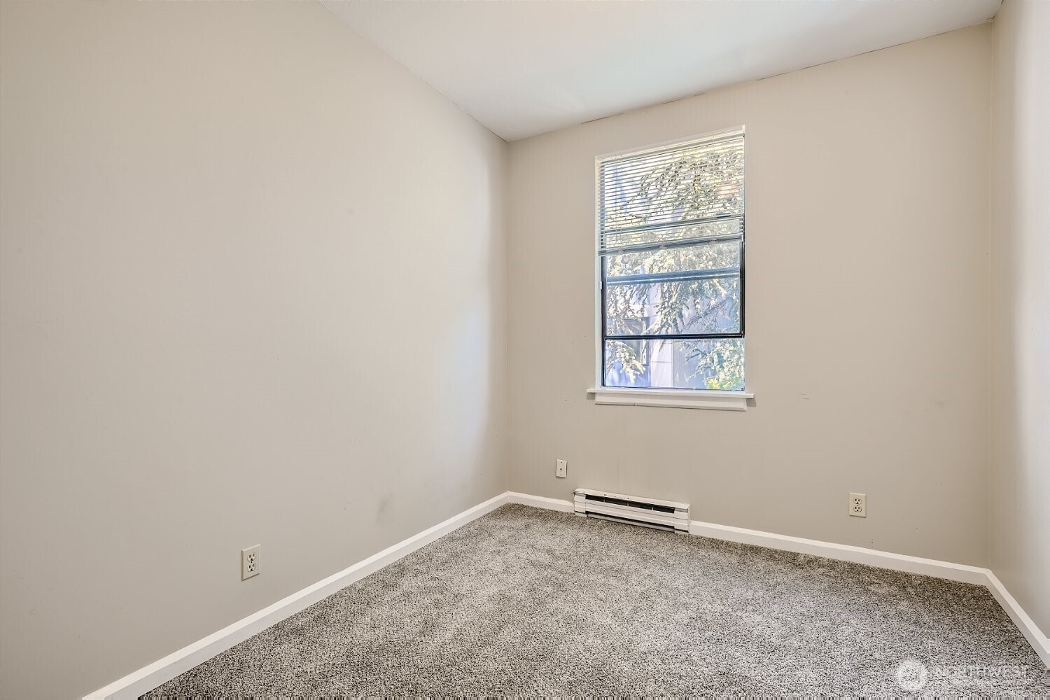 2312 E Denny Way Property Photo 16