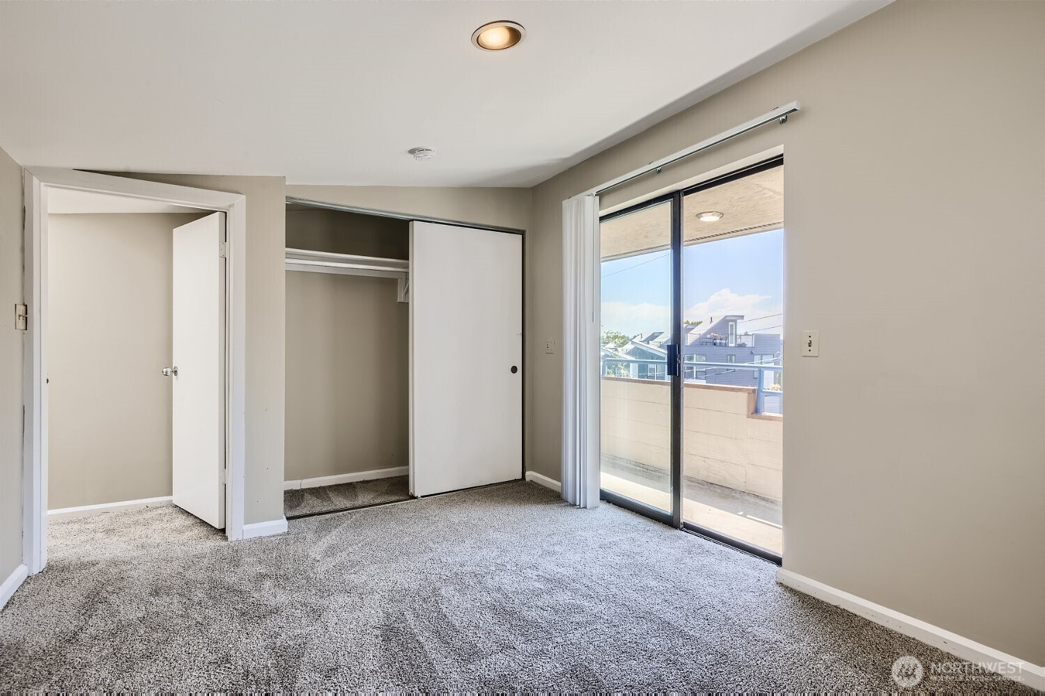 2312 E Denny Way Property Photo 19
