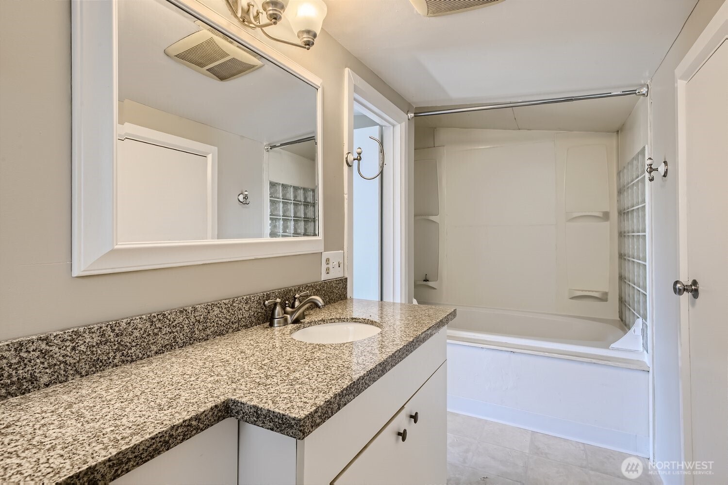 2312 E Denny Way Property Photo 20