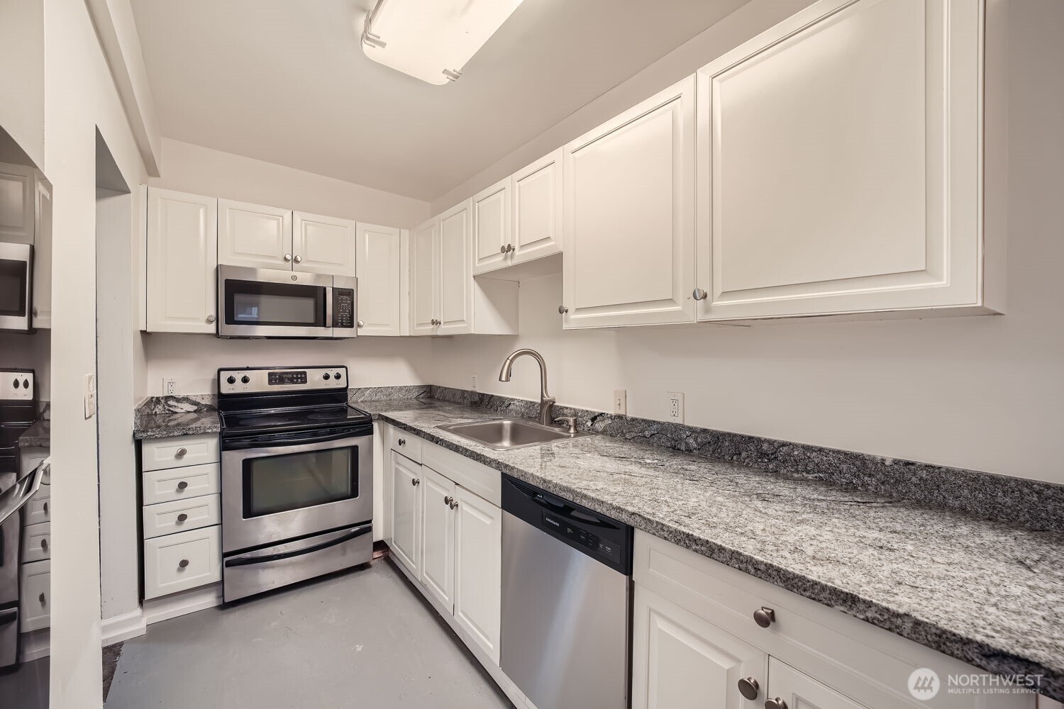 2312 E Denny Way Property Photo 24