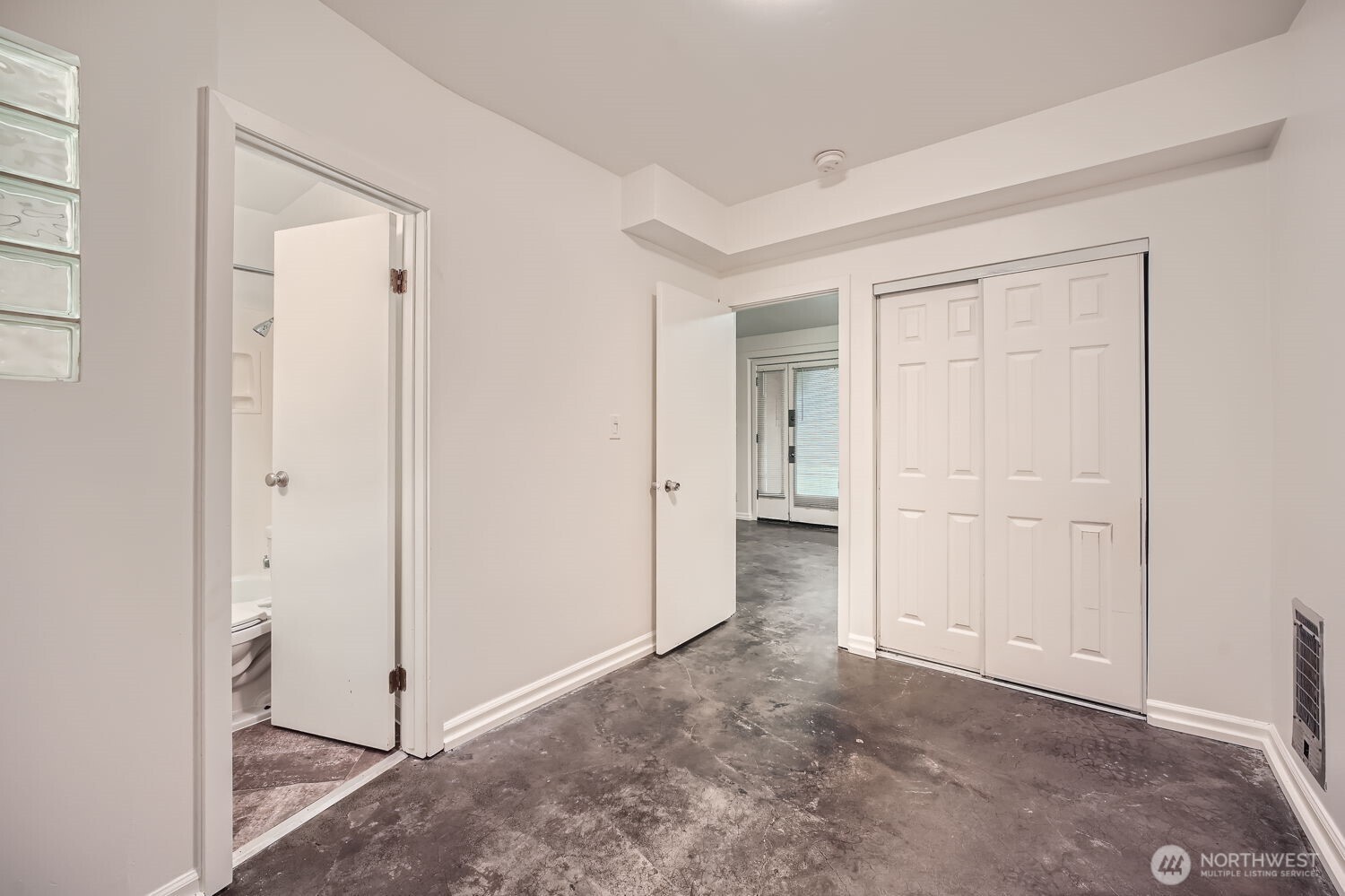 2312 E Denny Way Property Photo 25