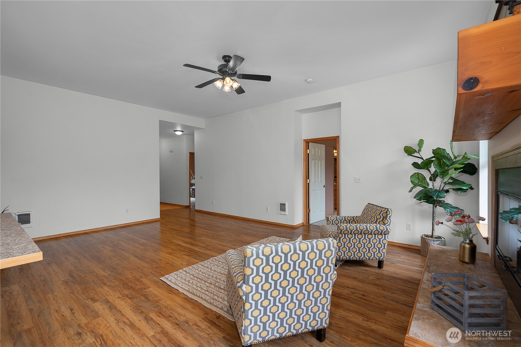321 E Penzance Road Property Photo 9