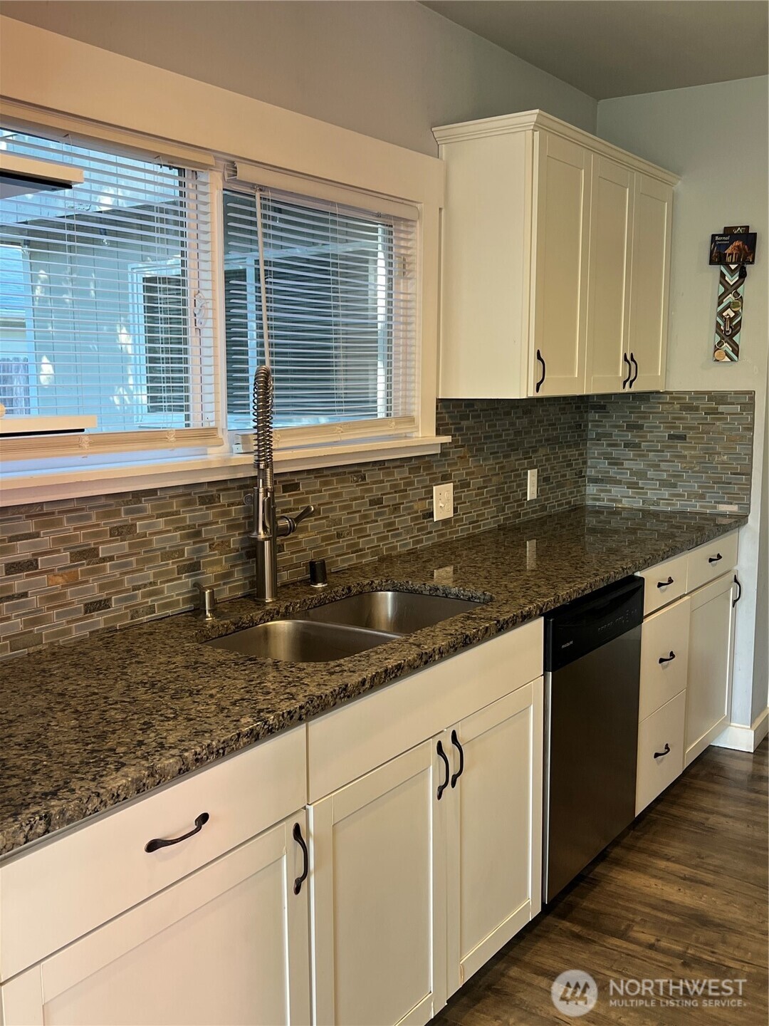 414 Chambers Street Property Photo 3