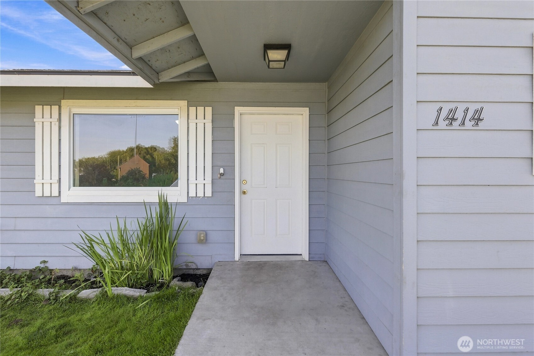 1414 E Adelia Court Property Photo 2