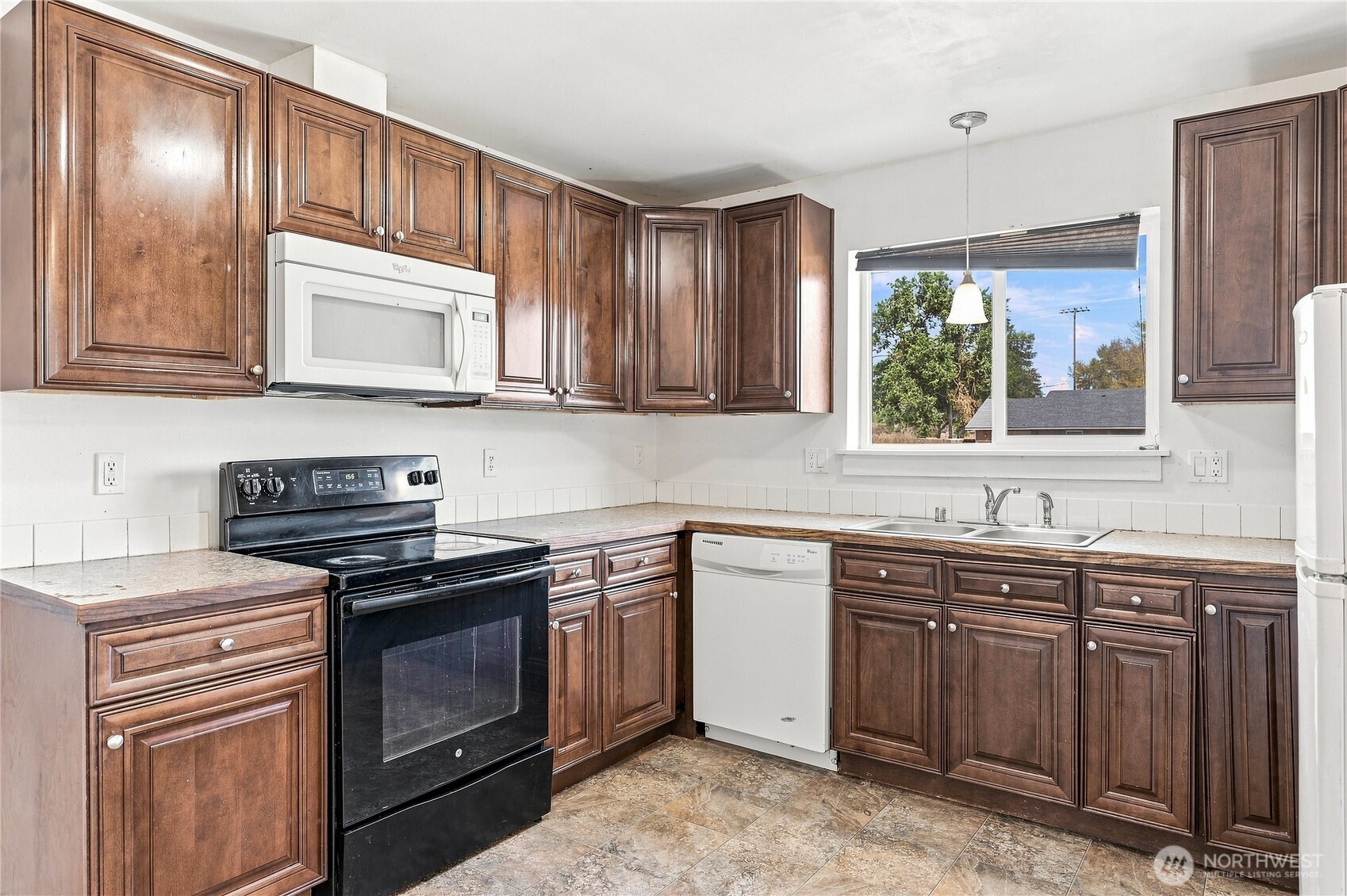 1414 E Adelia Court Property Photo 6
