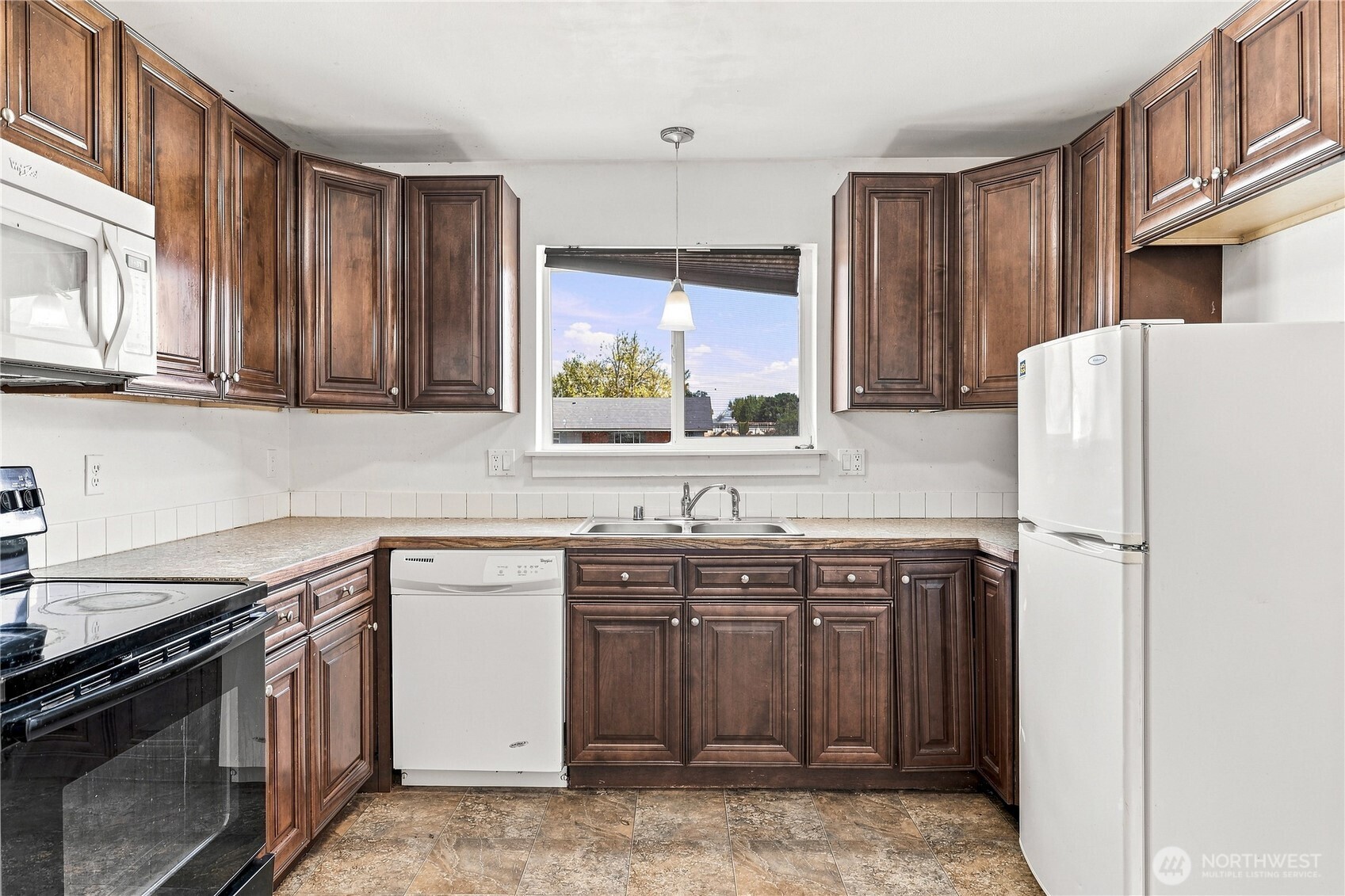 1414 E Adelia Court Property Photo 8