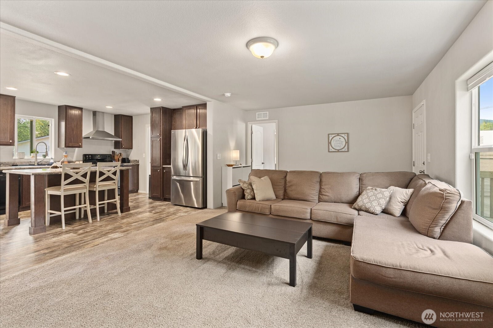 13012 View Place Property Photo 4