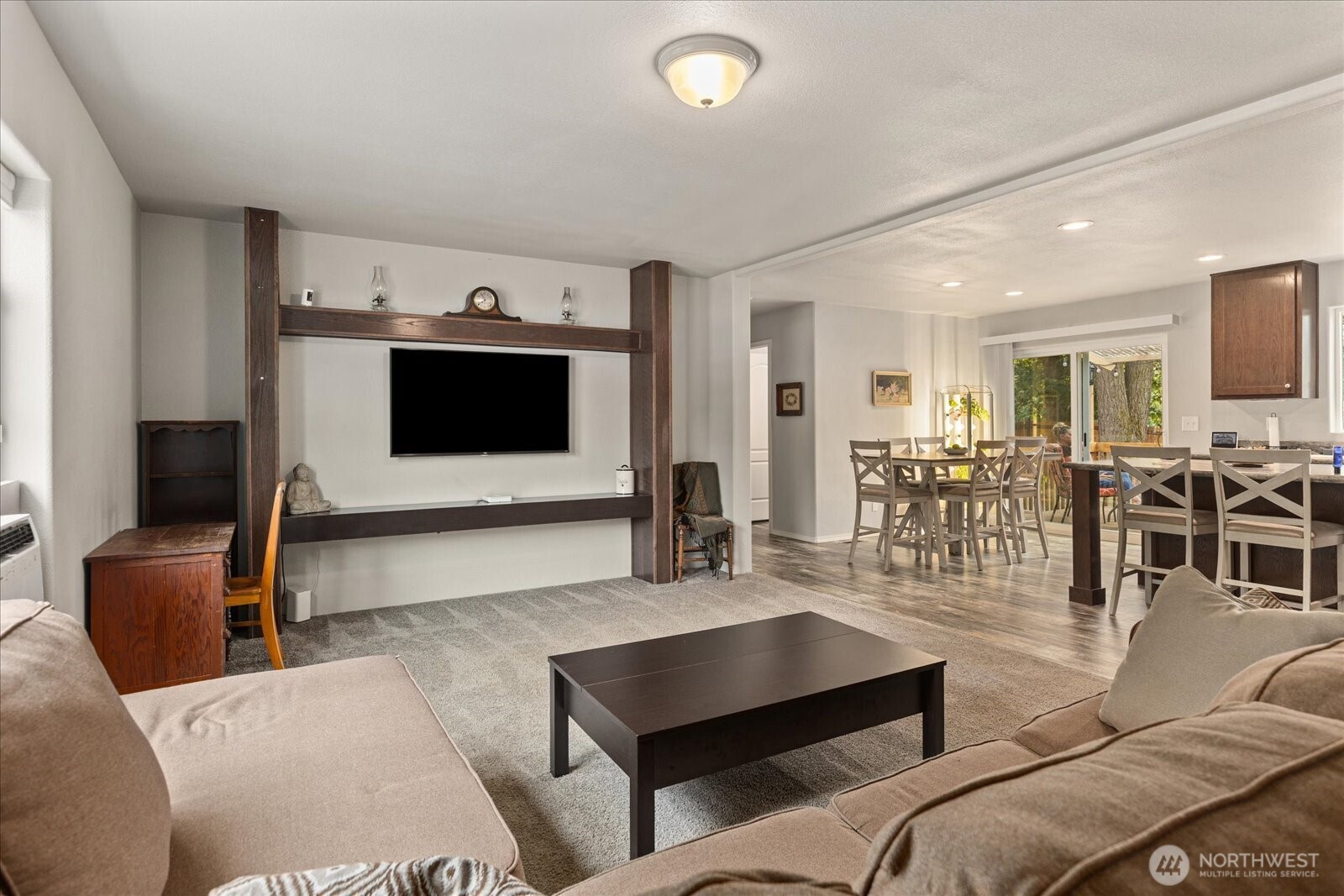 13012 View Place Property Photo 5