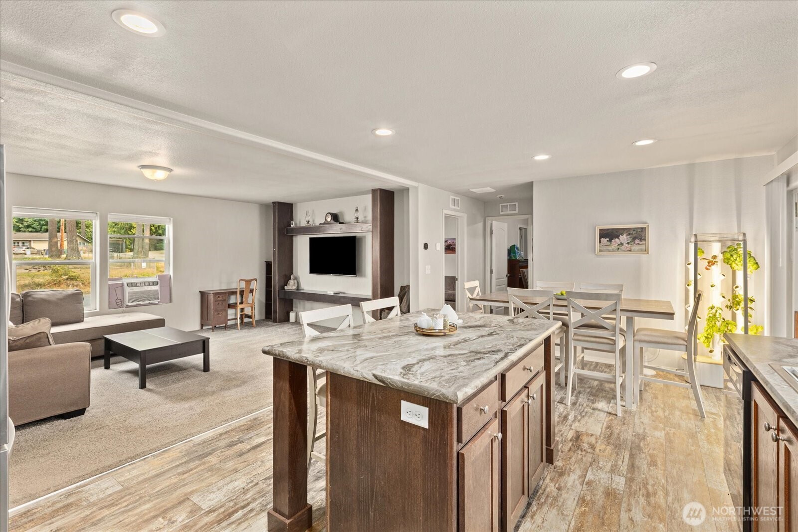 13012 View Place Property Photo 7