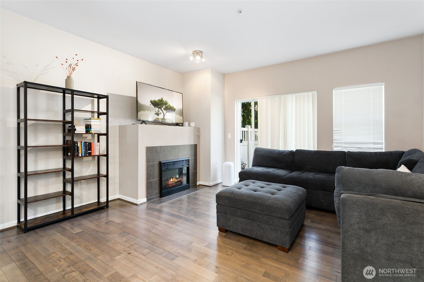 15720 Manor Way J6 Property Photo 1