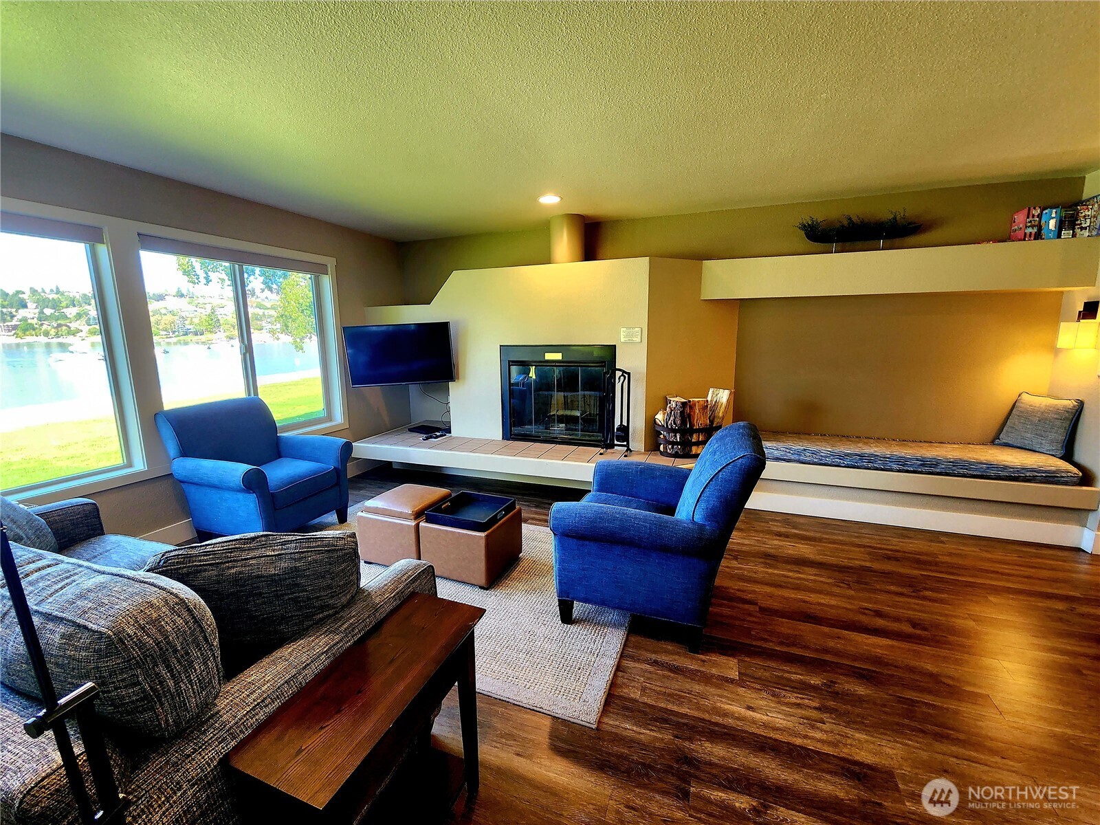 1 Beach 555-c Property Photo 4