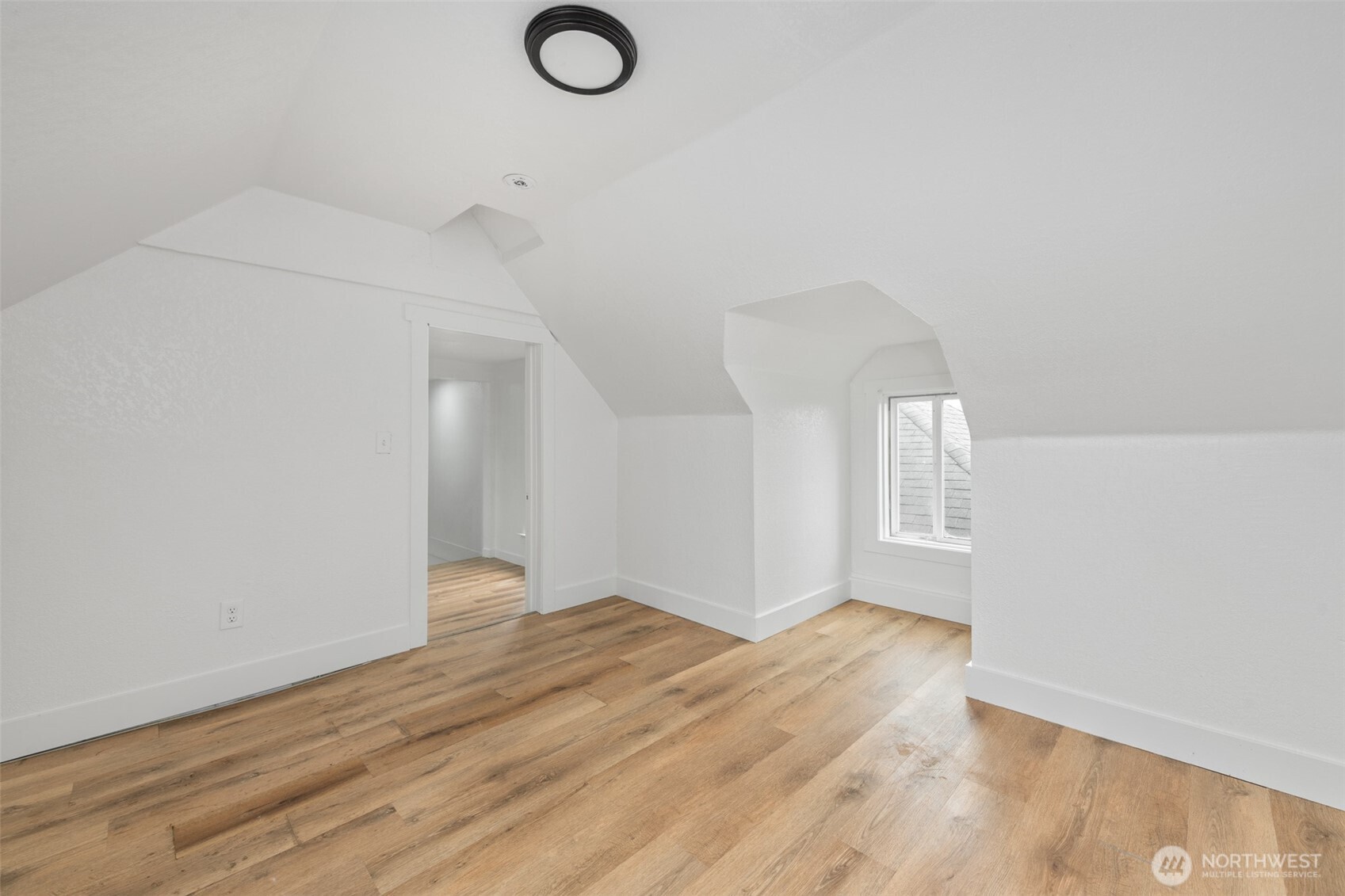 605 W 1st Street Property Photo 14