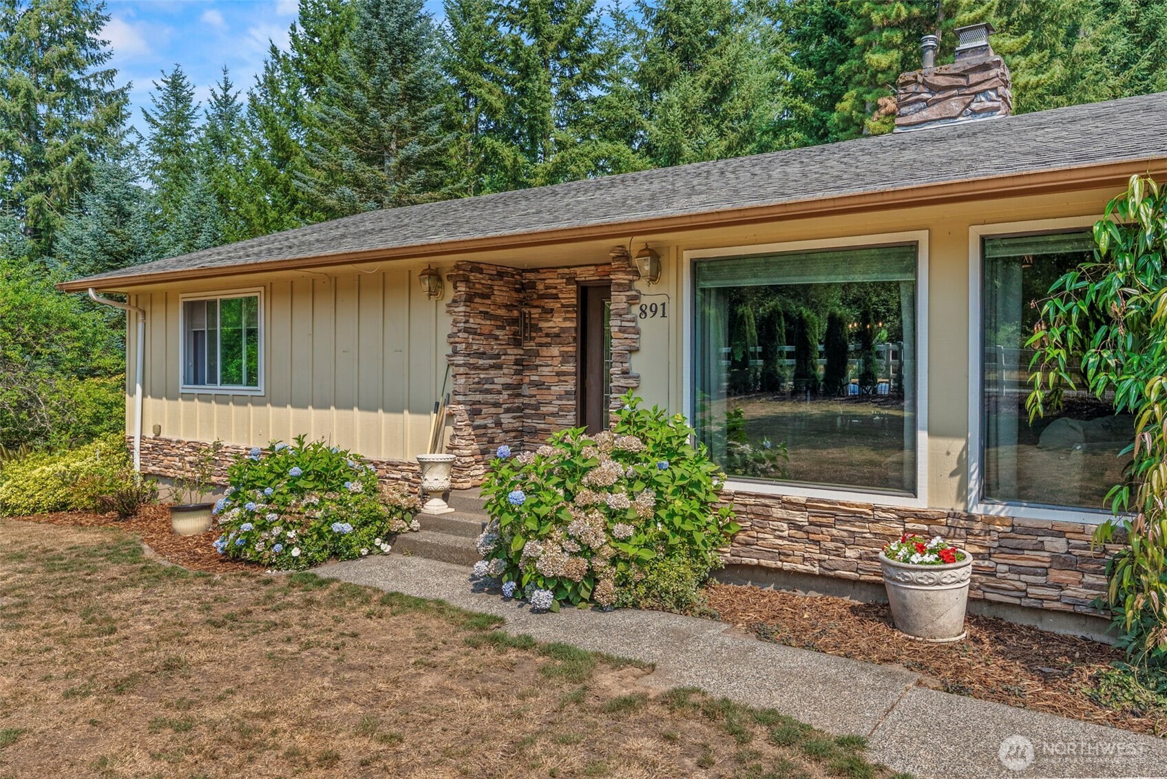 891 Young Road Property Photo 6