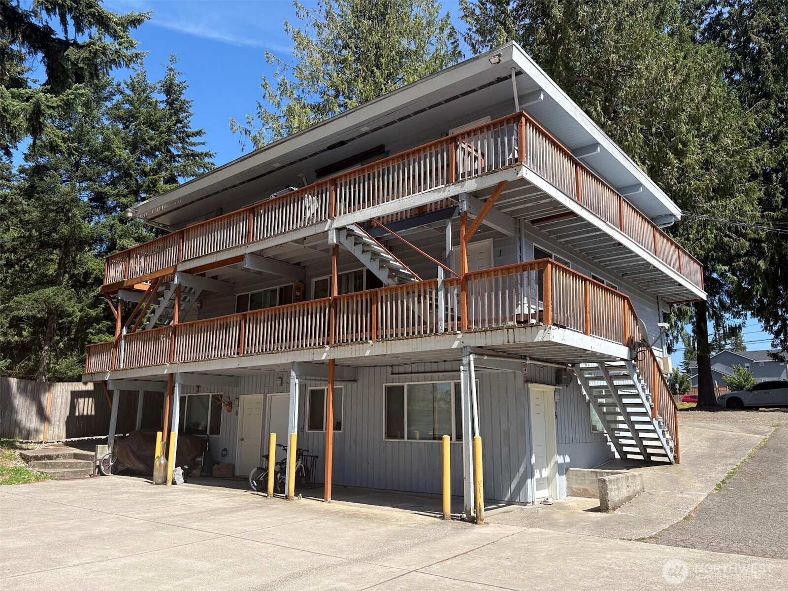 17816 44th Avenue Property Photo 4