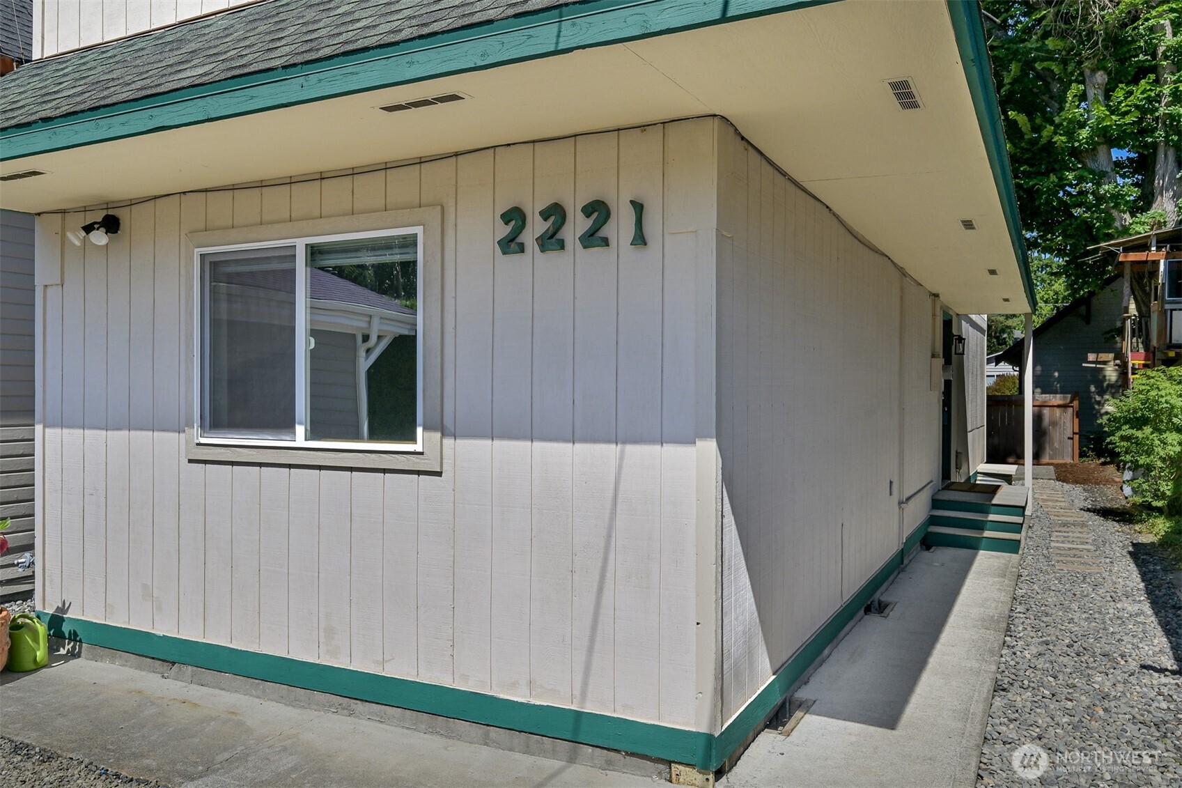 2221 Wilson Avenue Property Photo 4