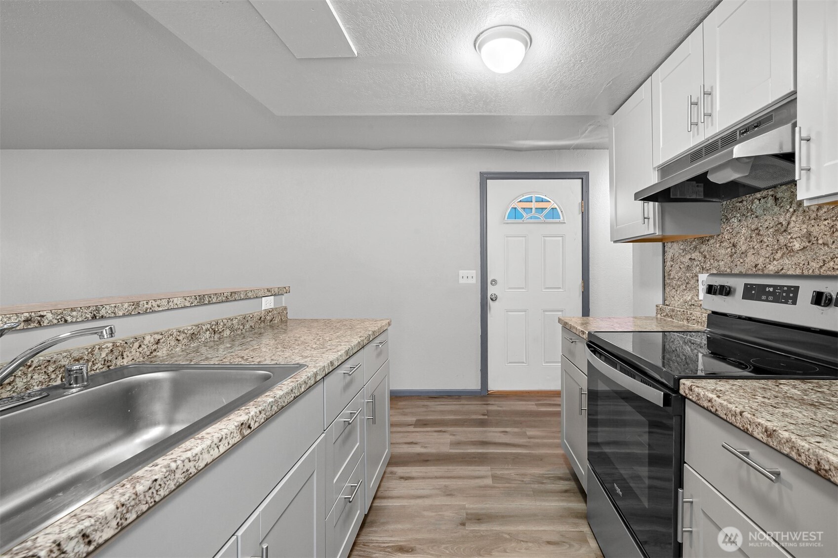 2221 Wilson Avenue Property Photo 6