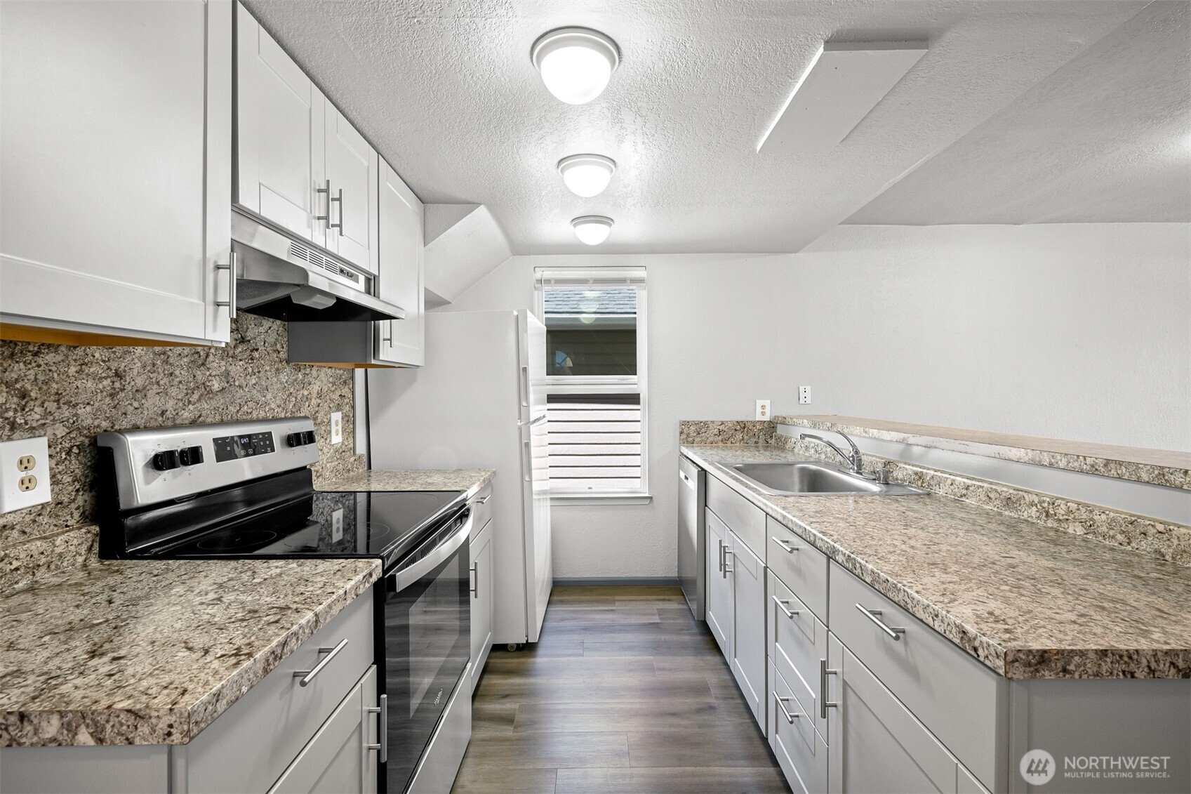 2221 Wilson Avenue Property Photo 7