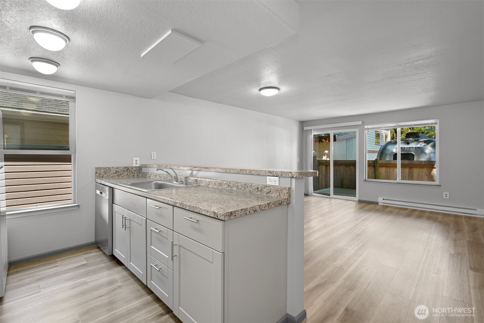 2221 Wilson Avenue Property Photo 11