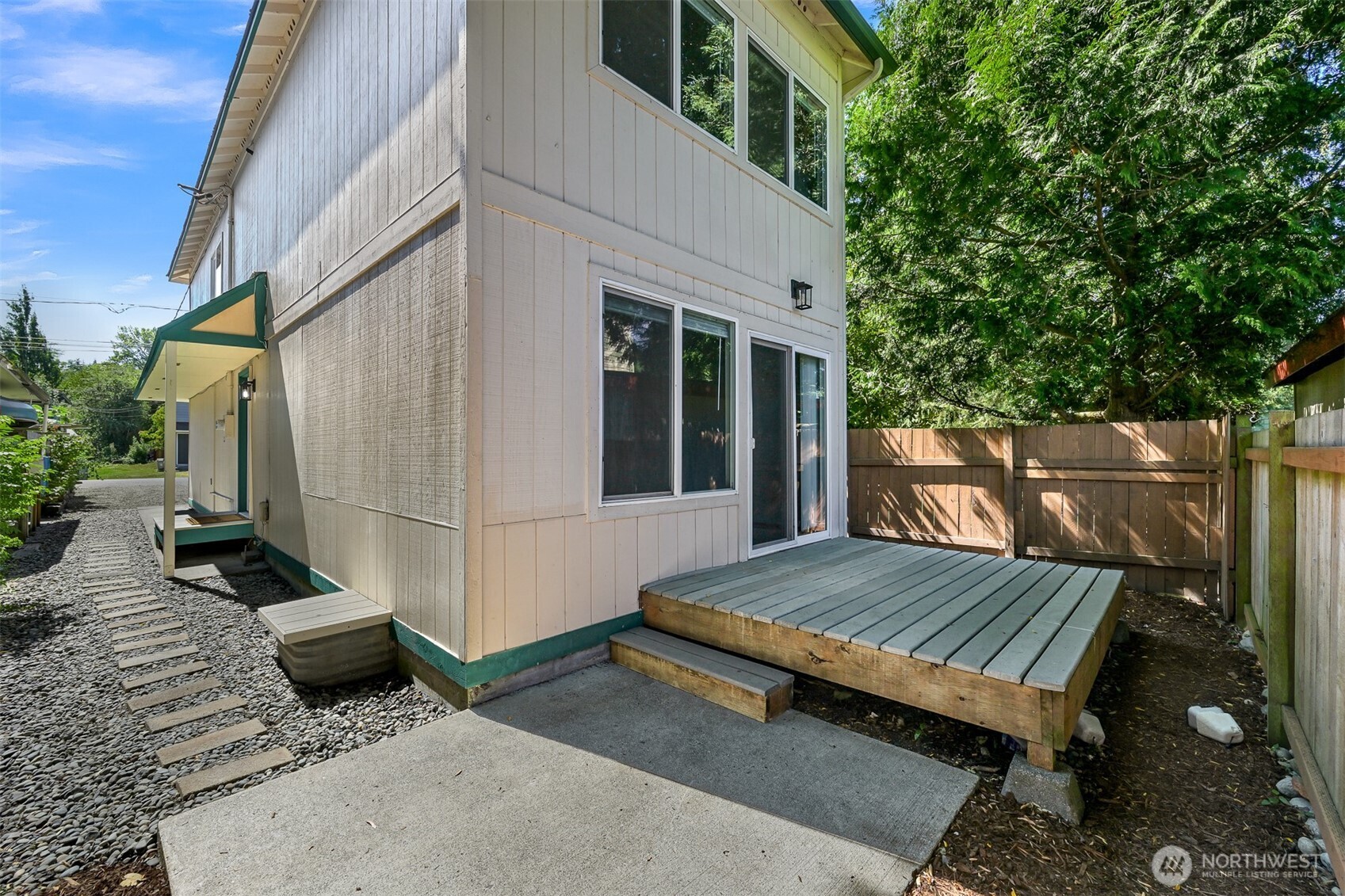 2221 Wilson Avenue Property Photo 14